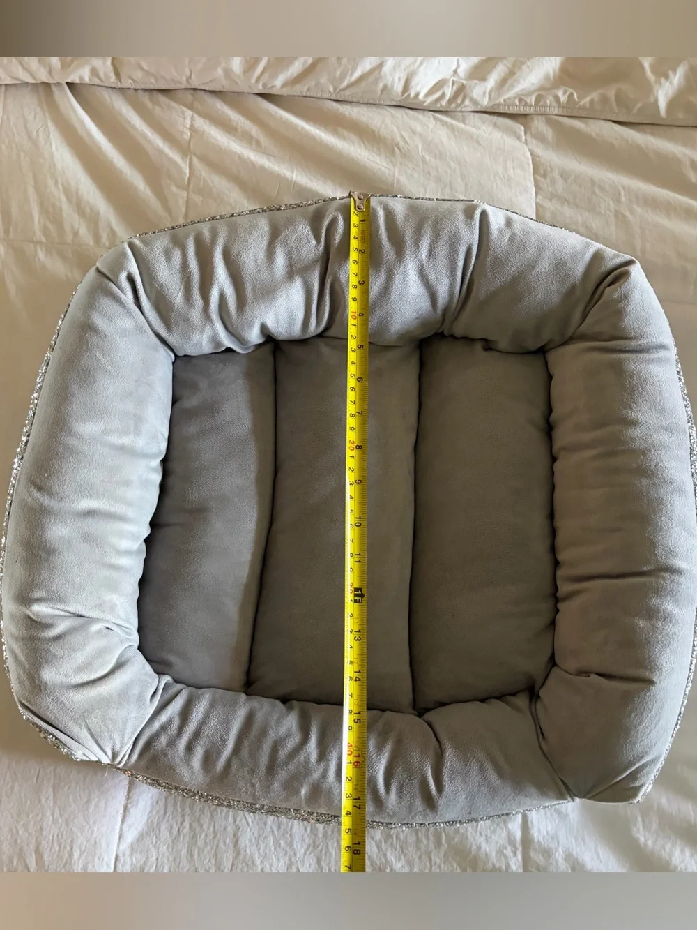 Sparkle Plush Pet Bed in Light Gray